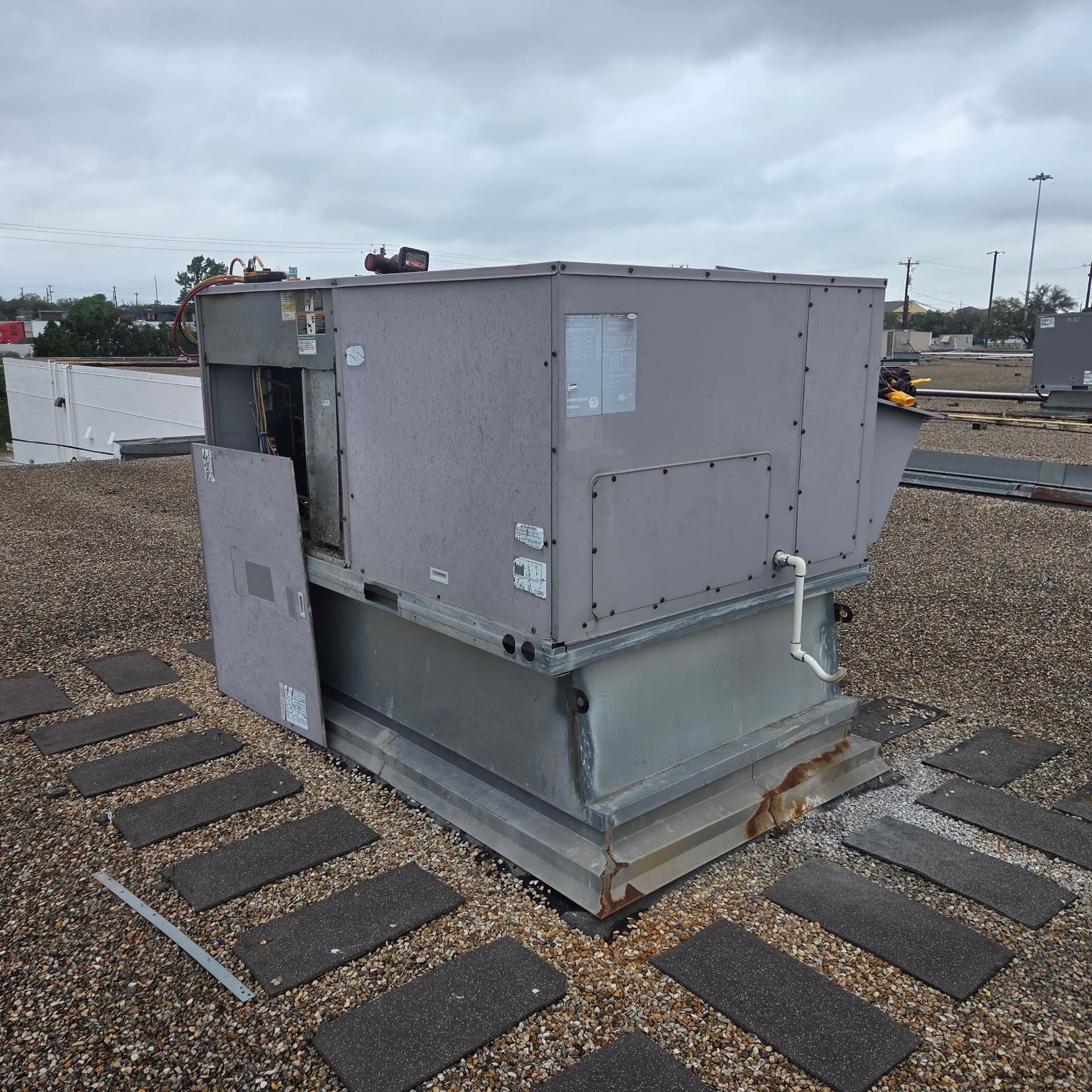 Gallery photos for What Commercial Rooftop Units Look Like When They Need Service: Image #2